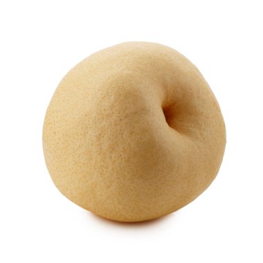 Beyaz arka planda soluk sarı derili gevrek ve sulu Çin armudu.