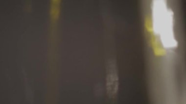 Sinema Altın Parıltısı: Zarif Yansımalar. Lüks Aydınlanma: Yumuşak Odaklanma Parıltısı.