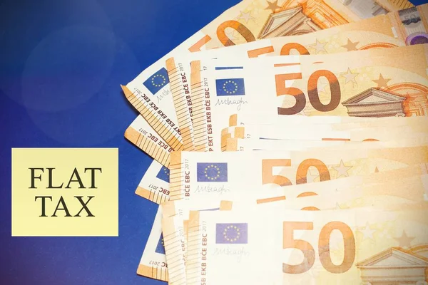 Sluiting Van Europese Bankbiljetten Met Tekst Flat Tax — Stockfoto