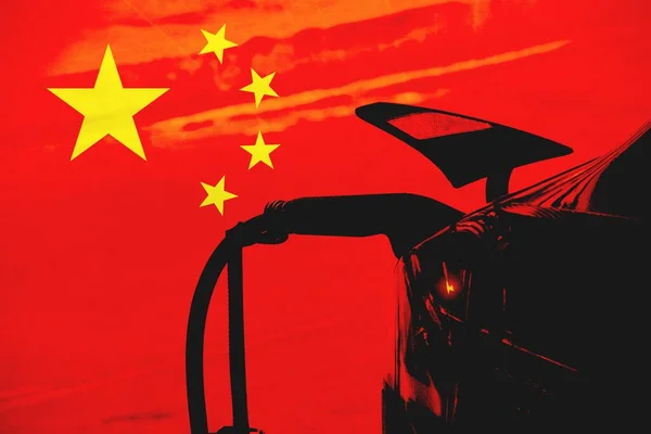 Közelkép Egy Autó Töltve Kínai Zászló Mint Háttér Elektromos Autók — Stock Fotó