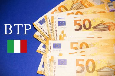 Euro banknotları ve BTP metni İtalyan hükümeti tahvilleri olarak tercüme ediliyor