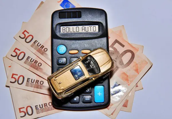 Auto Speelgoed Een Rekenmachine Met Eurobankbiljetten Met Tekst Bollo Auto — Stockfoto