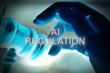 Yapay zeka yasası ve yasal hukuk düzenlemelerinin online teknolojisini tasvir eden hukuki ikonlarıyla avukatlık bürosunda avukatlık araçları kullanan robot el tarafından gösterilen yapay zeka ile ilgili hukuk kavramı