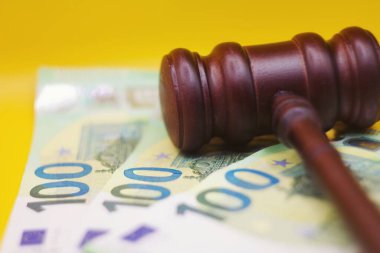 Gavel ve Avro, adalet veya açık artırma satışlarıyla ilgili