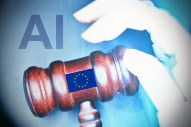 AI Hukuk Yönetmeliği İllüstrasyon Robot El ve Tokmak Hukuku Avrupa 'da Yapay Zeka.