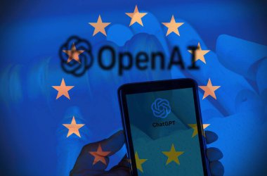 15 Ağustos 2023, Floransa, İtalya, Amerikan yapay zeka şirketi OpenAI LLLC 'nin web sitesi ile cep telefonu Avrupa bayrağı taşıyan ticari logonun önünde ekranda. Telefon ekranının soluna odaklan. Sohbet Gpt konsepti.