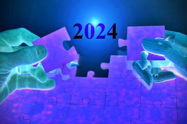 2024 'te Robot ve İnsan Eli Yapboz' un Yakın Çekimi