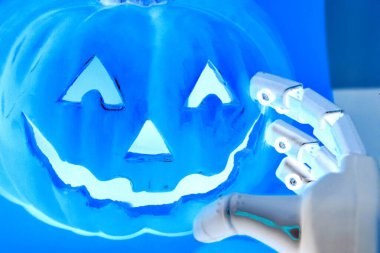 Robot Kolu Cadılar Bayramı 'nda Jack-o-Lantern, Modern Teknoloji Buluşmaları, Şenlik Arkaplanı