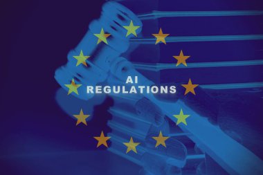 Kelepçe, tokmak, üzerinde yapay zeka olan tahta küplü kitaplar.