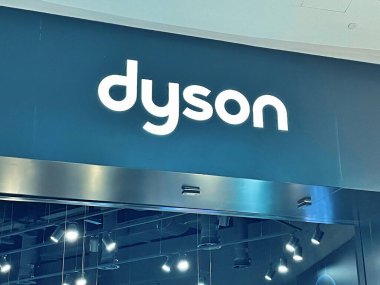 20 Ağustos 2025 Floransa 'da, Dyson mağazası dış bina tabelasını imzaladı