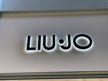 Floransa, İtalya - 6 Ağustos 2025: Floransa 'nın merkezinde Liu jo işareti.