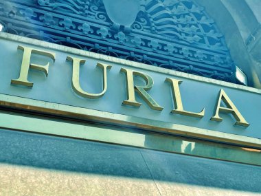 Floransa, İtalya - 6 Ağustos 2025: Floransa 'nın merkezinde Furla işareti.