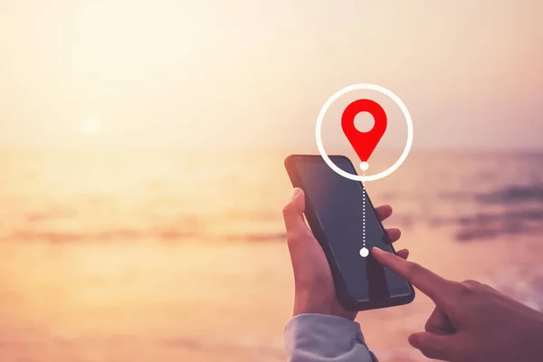 Woman Hand Using Smart Phone Navigator Location Point Tropical Sunset — Stock Photo, Image