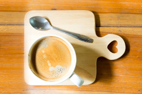 木材の背景にホット コーヒー — ストック写真