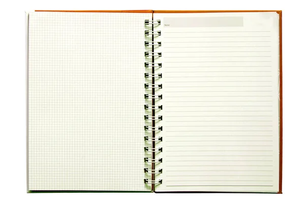 白い背景にらせん状に隔離されたオープンラインの空白のノートブック — ストック写真
