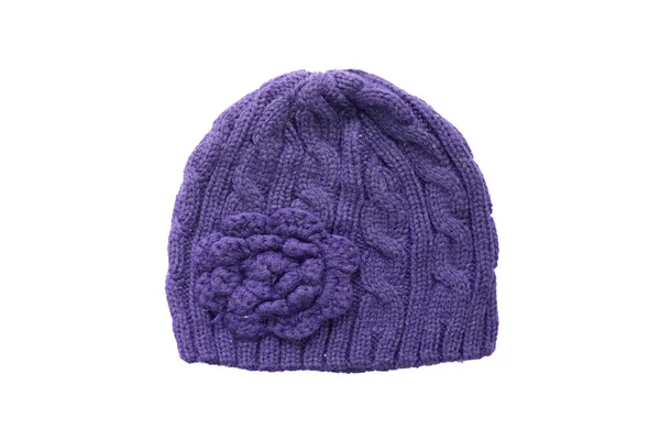 温暖的冬季紫色针织羊毛帽 白色背景隔离 — 图库照片