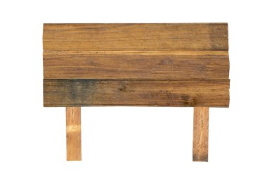 Beyaz üzerinde ahşap tabela var. Tahta levhalar.