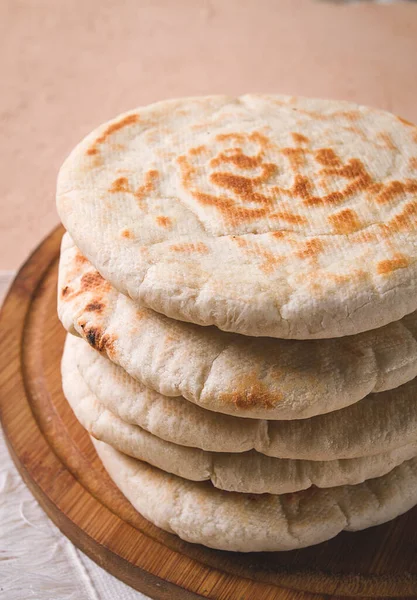 Pita Bread Stack Table People — Stock Photo, Image