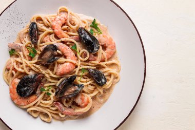 Spaghetti, pasta, with seafood, shrimp with mussels, in creamy garlic sauce, homemade, no people,