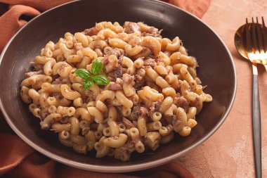 Haşlanmış etli makarna, donanmada makarna, boynuz, ev yapımı, insan yok.,