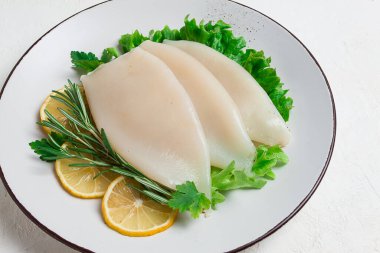 Taze vücut, mürekkep balığı, çiğ, üç leş, üst tabakta insan yok.,