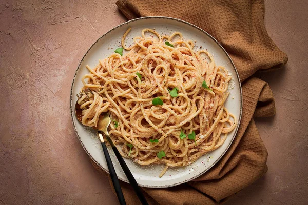 Spaghetti Carbonara Kremowym Sosie Czosnkowym Makaron Białym Sosie Domowej Roboty — Zdjęcie stockowe