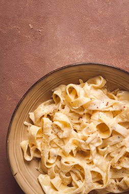 Fettuccine tagliatelle, kremalı sarımsak soslu, İtalyan geleneksel mutfağı, makarna.,