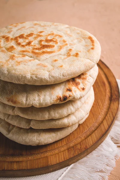 Pita Bread Stack Table People — Stock Photo, Image