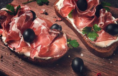 Krem peynirli sandviç zeytinli jambon, kahvaltı.,