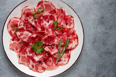 Dilimlenmiş jambon, prosciutto, İtalyan yemeği, lezzet, parma jambonu, üst manzara, insan yok.,