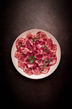 Dilimlenmiş jambon, prosciutto, İtalyan yemeği, lezzet, parma jambonu, üst manzara, insan yok.,