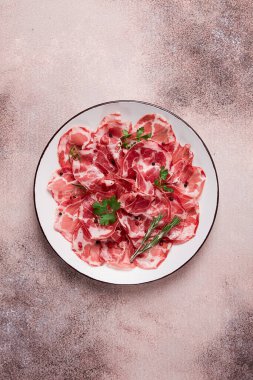 Dilimlenmiş jambon, prosciutto, İtalyan yemeği, lezzet, parma jambonu, üst manzara, insan yok.,