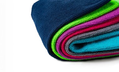 Bir yığın çok renkli, mikrofiber kumaş, temizlik için.