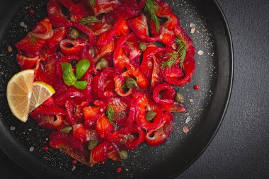 Pancar, İskandinav çerezi, pancar gravlax, hafif tuzlu balık, ev yapımı, insan yok.,