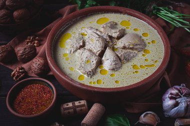 Satsivi, ceviz soslu tavuk, soğuk yemek, Gürcü mutfağı, ev yapımı, insan yok.,