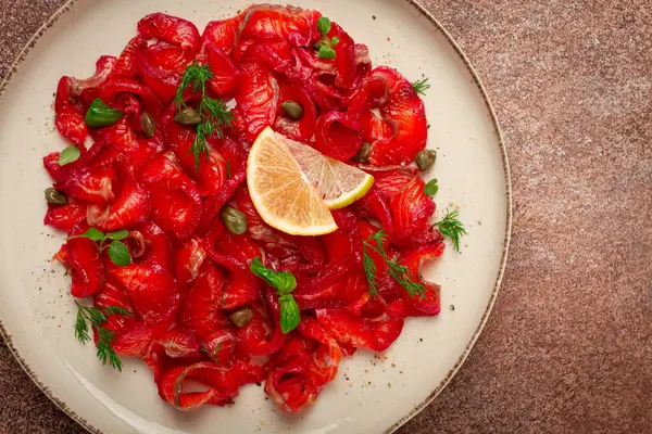 Pancar, İskandinav çerezi, pancar gravlax, hafif tuzlu balık, ev yapımı, insan yok.,