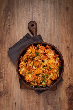 Patates ve peynirli fırında balık, graten, ev yapımı, insan yok.,