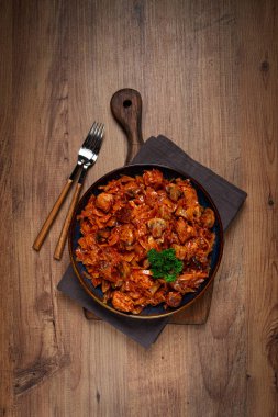 Bigos, Bigus ulusal bir Polonya yemeğidir. Lahana ve etten yapılmıştır. Haşlanmış, ev yapımı, insan yoktur.,