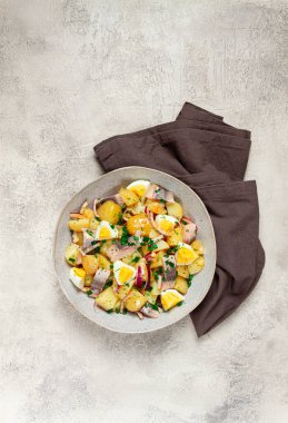 Ringa balıklı patates salatası, İskandinav mutfağı, ev yapımı, insan yok.,