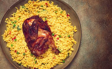 Kabsa, tavuklu pilav, Suudi Arabistan yemeği, ulusal yemek, ev yapımı, insan yok.,