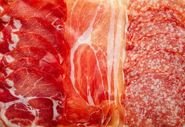 Çeşit çeşit, dilimlenmiş et aperatifi, jambon, jambon, zeytin, kahvaltı, üst manzara, yakın çekim, insan yok.,