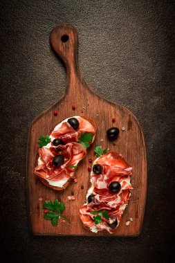 Krem peynirli sandviç, zeytinli jambon, kahvaltı.,