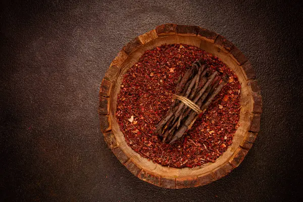 stock image Madder dye, Endro, rhizome for coloring eggs, powder from the roots of endro with onion husks, in a wooden plate, top view, Easter, Georgia,