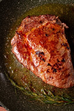 fried steak, beef steak, rib eye steak, in a frying pan, top view, no people clipart