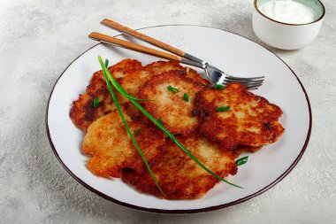 Patatesli gözleme, kremalı krep, Belarus yemeği, ev yapımı, insan yok.,