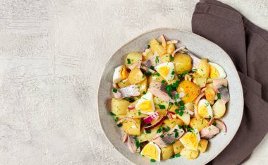 Ringa balıklı patates salatası, İskandinav mutfağı, ev yapımı, insan yok.,