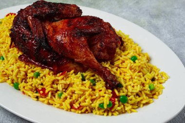 Kabsa, tavuklu pilav, Suudi Arabistan yemeği, ulusal yemek, ev yapımı, insan yok.,