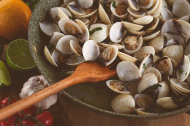 cooking, vongole clams, in a pan with spices and white wine, top view, no people, clipart