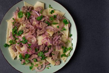 Beşmak, Kazak eti, erişteli haşlanmış et.,