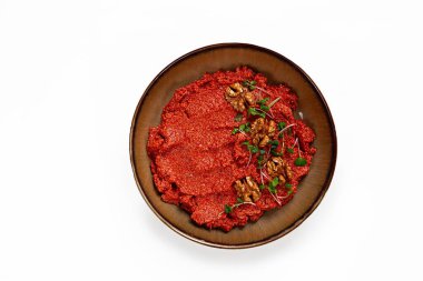 Mahammara kırmızı biber sosu, cevizli ve taze mikroyeşillikli, ev yapımı, insan yok.,